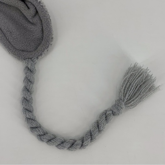 Hot Paws NWT Toddlers’ Grey Knit Toque with White PomPoms, 2 - 3 Years - Picture 5 of 14